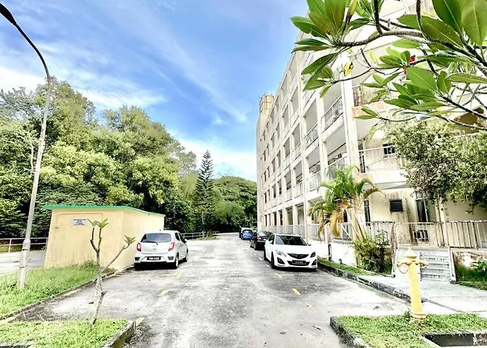 De One Homestay Bayu Emas Near Beach