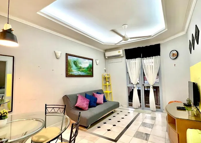 De One Homestay Bayu Emas Near Beach