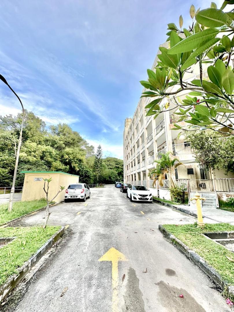 Apartment De One Bayu Emas Near